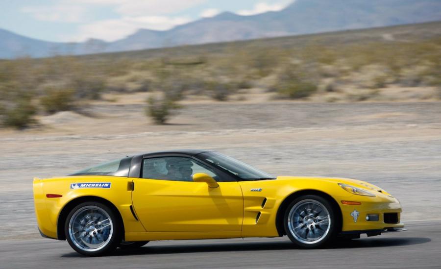  Chevrolet Corvette ZR1 2010 года  (фото 2 из 6)